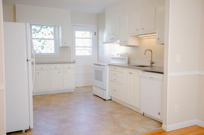 Building Photo - 85 Ivy St