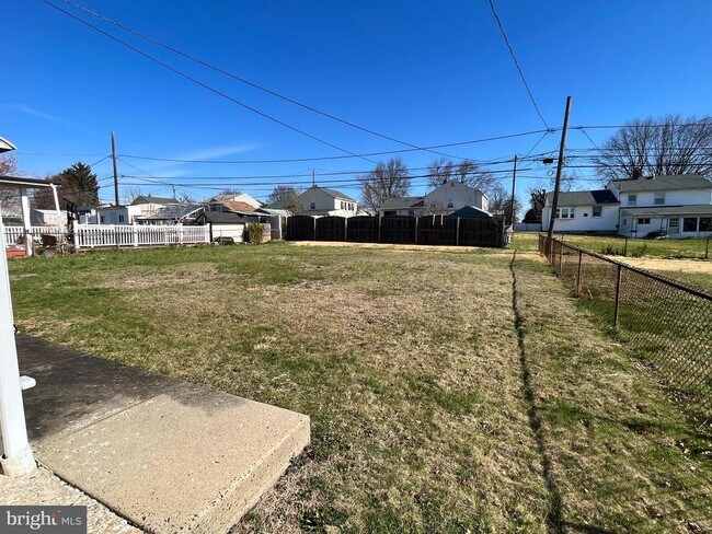 Building Photo - 509 Larkspur St