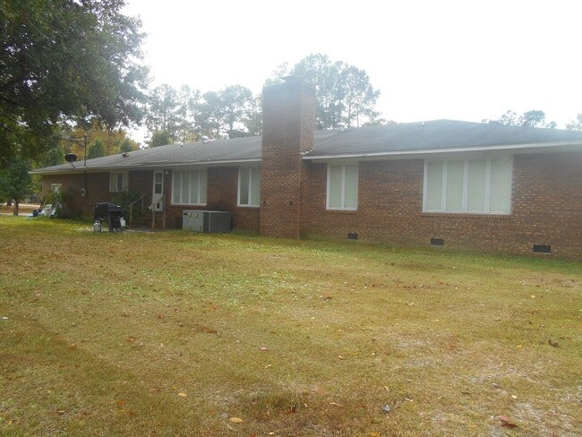 Building Photo - Spacious 3 bedroom, 3 bath home located off HWY 501