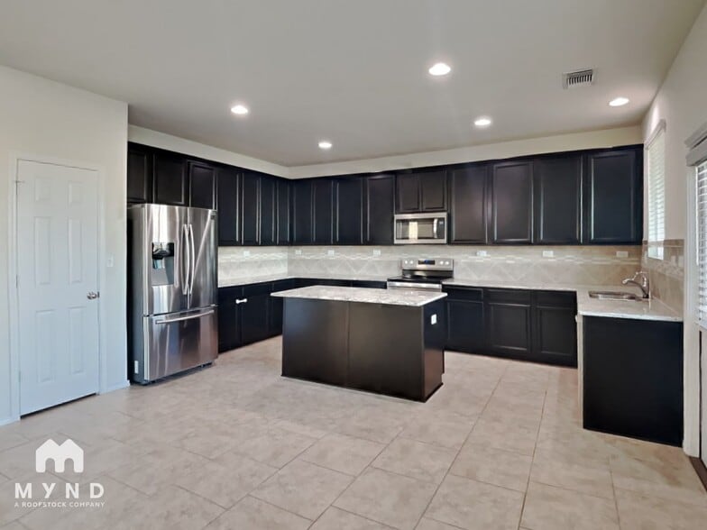 Building Photo - 9919 Silver Spoon