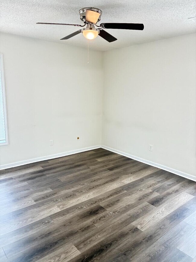 Building Photo - 4202 Thistle Dr NW