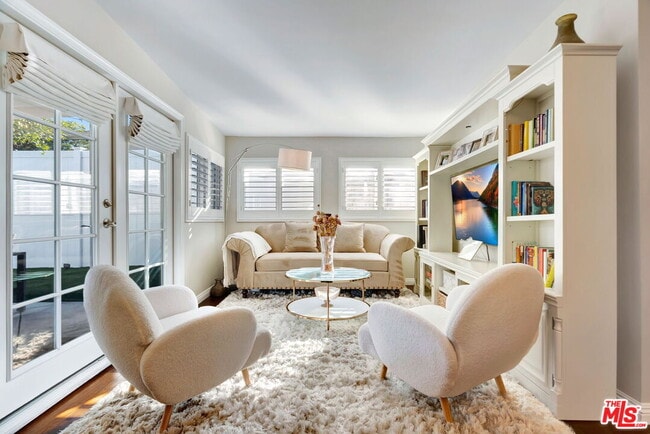 Building Photo - 4952 Placidia Ave