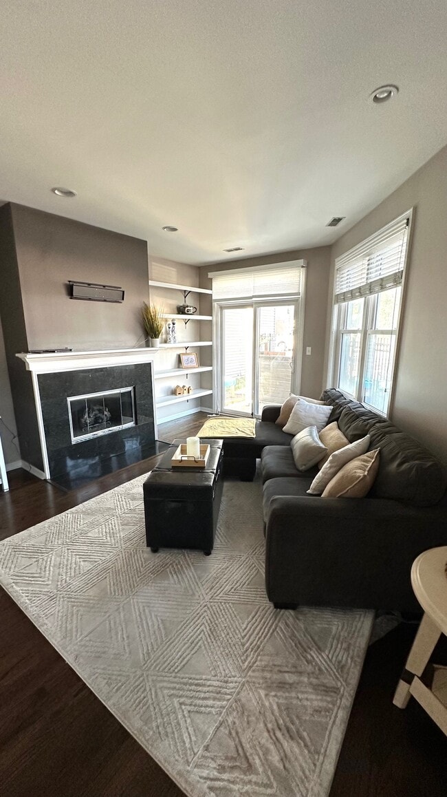 Building Photo - 750 N Willard Ct