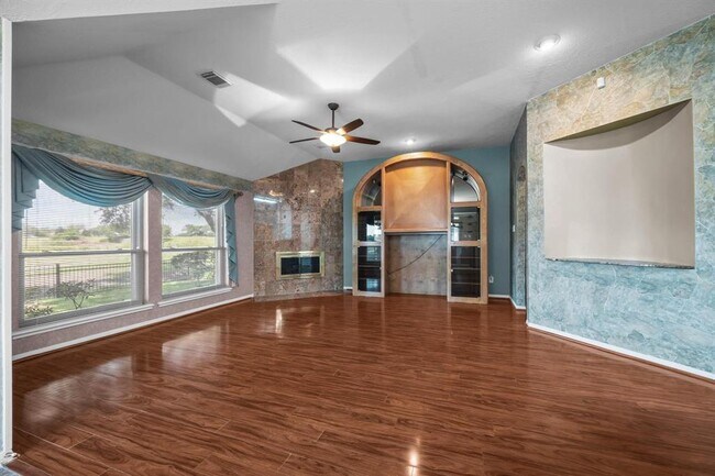 Building Photo - 2723 Shelby Dr