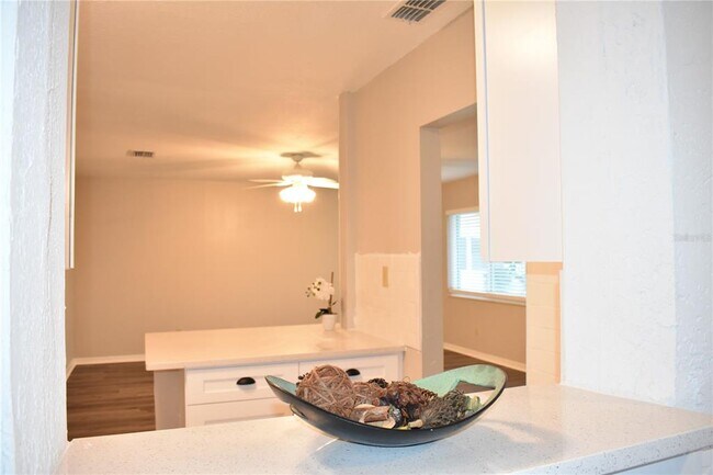 Building Photo - 1906 Canterbury Ln