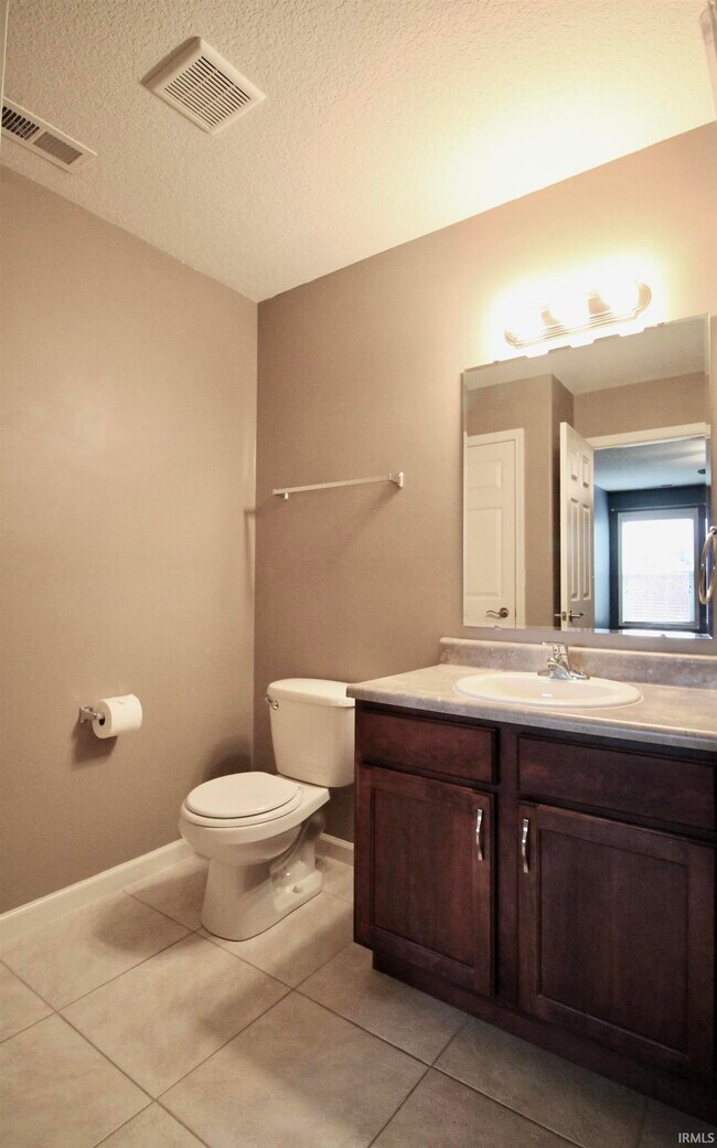 Building Photo - 10153 Archstone Cove