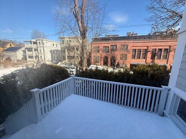 Building Photo - 69 Seaverns Ave