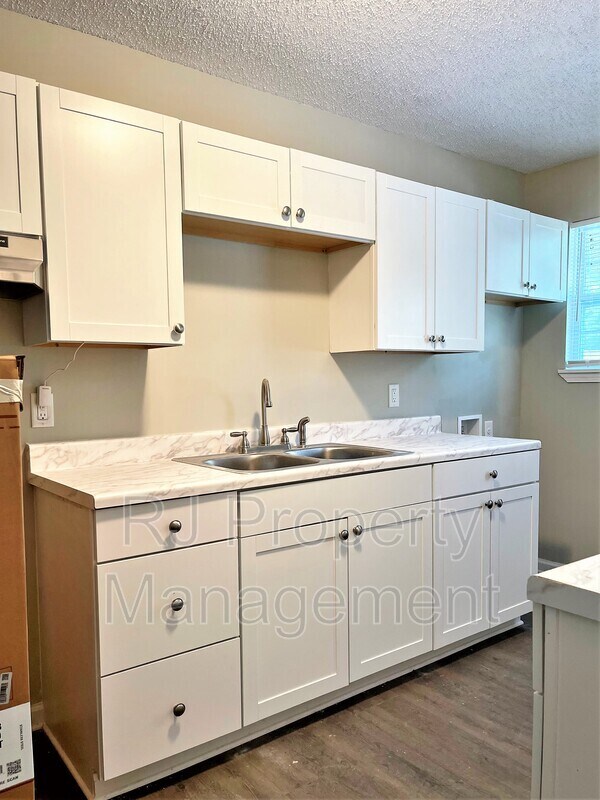 Building Photo - 1437 Castalia St