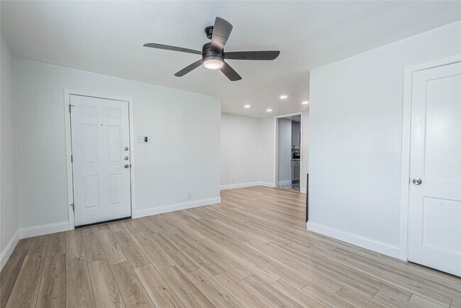 Building Photo - 2303 Rosewood St