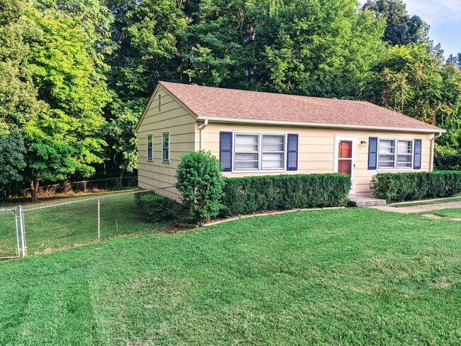 Building Photo - One Level House in Madison Heights