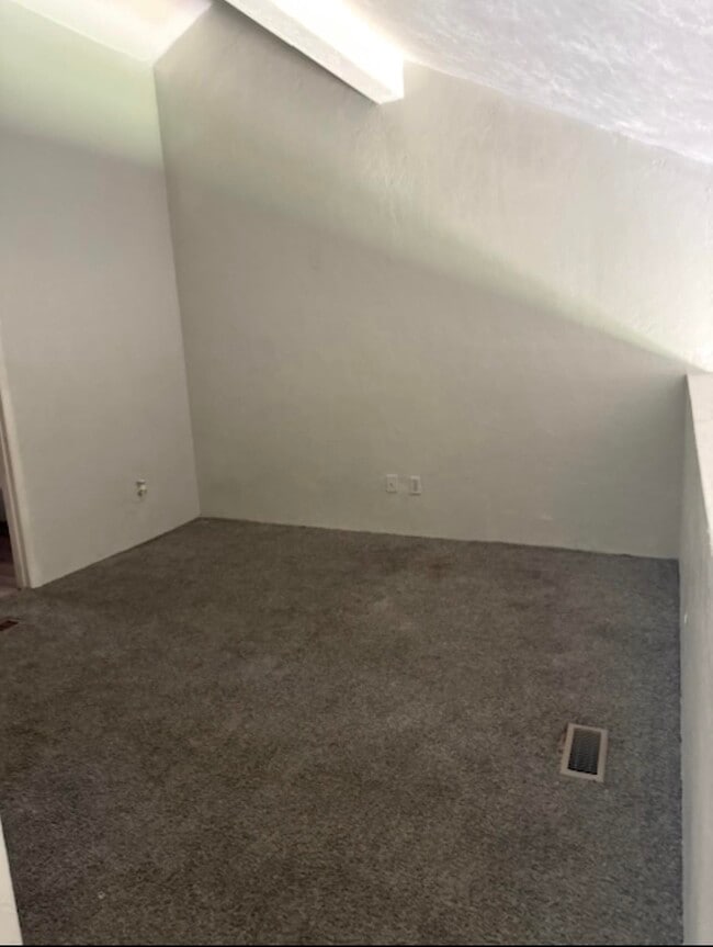 Building Photo - 1830 Nekoma Ct