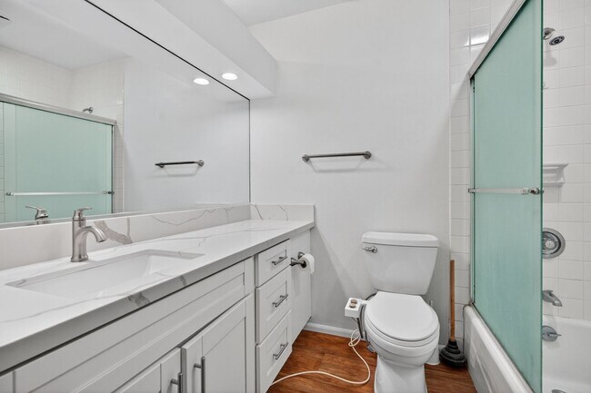 Building Photo - Spacious 2BD/2BA Condo with 2 Covered Parking Stalls in Kailua