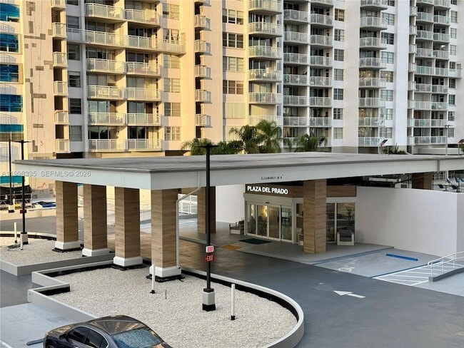 Building Photo - 18011 Biscayne Blvd