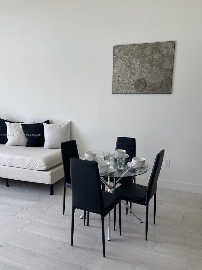 Building Photo - 2000 Metropica Wy