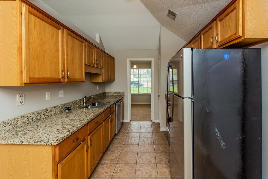 Building Photo - 7141 Creekside Dr