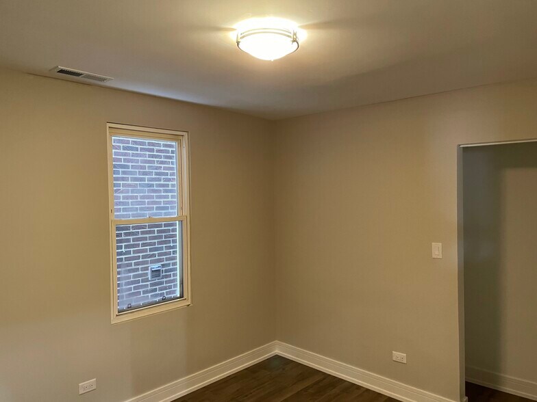 Building Photo - 4407 S Wallace St