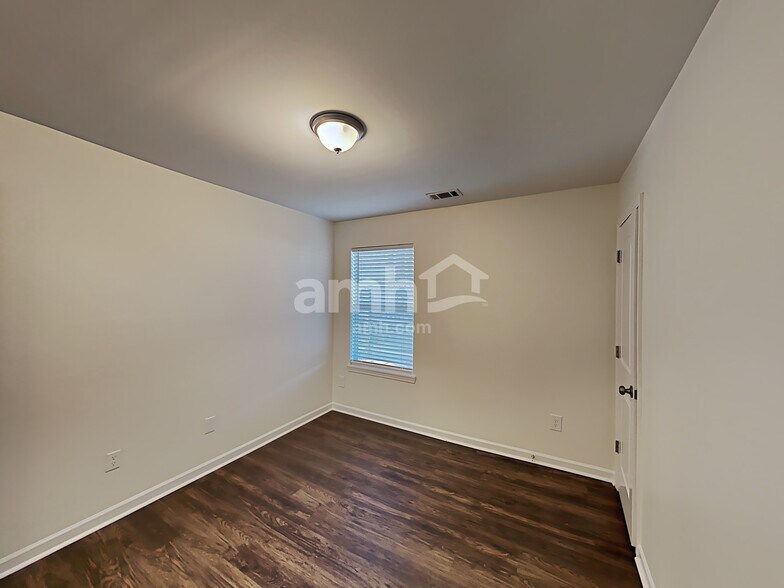 Building Photo - 39 Camden Way
