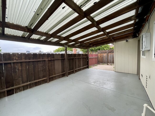 Building Photo - 9556 Cecilwood Dr