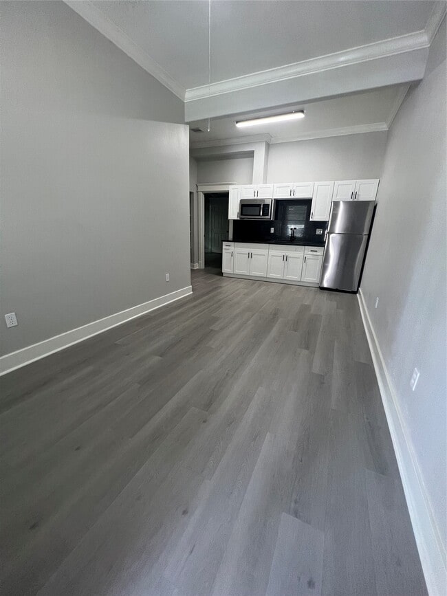 Building Photo - 220 Redan St