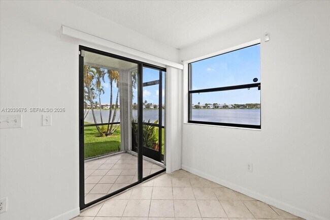 Building Photo - 999 Hamilton Dr