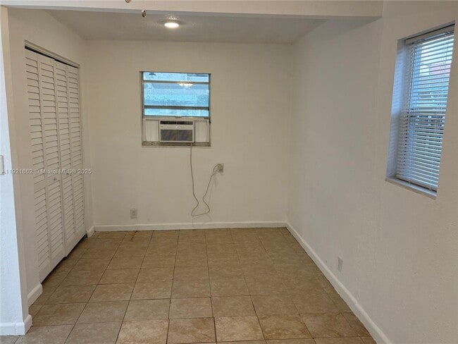 Building Photo - 610 E Campus Cir