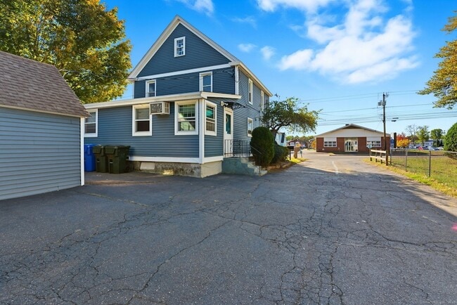 Building Photo - 44 E Cedar St