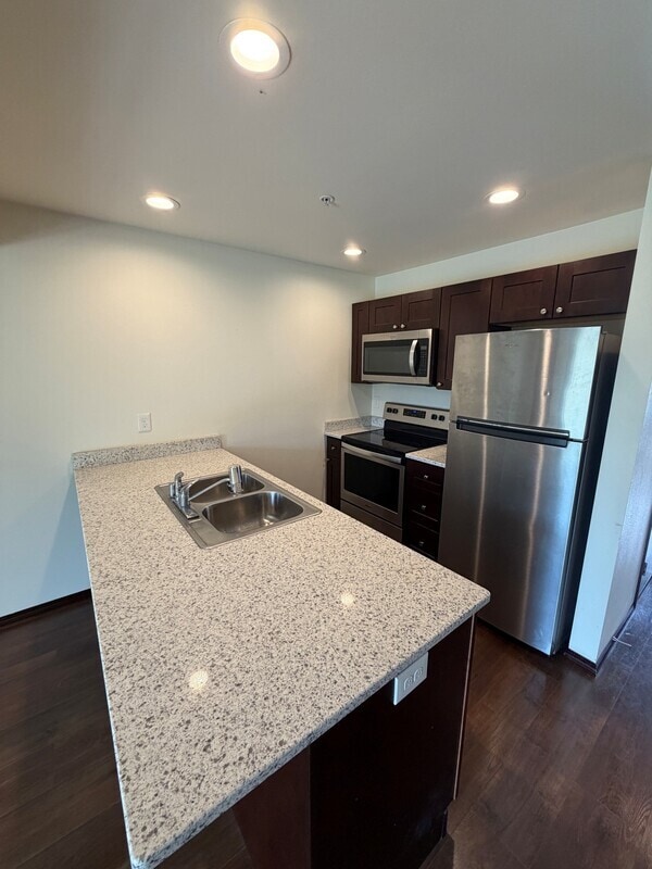 Building Photo - 2041 Andress Ln