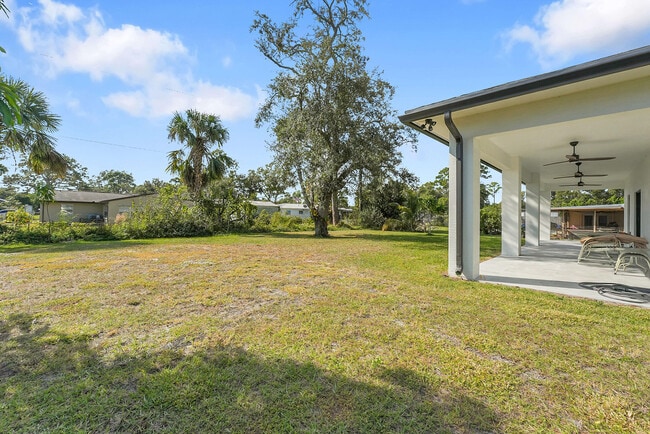 Building Photo - 6607 Deland Ave