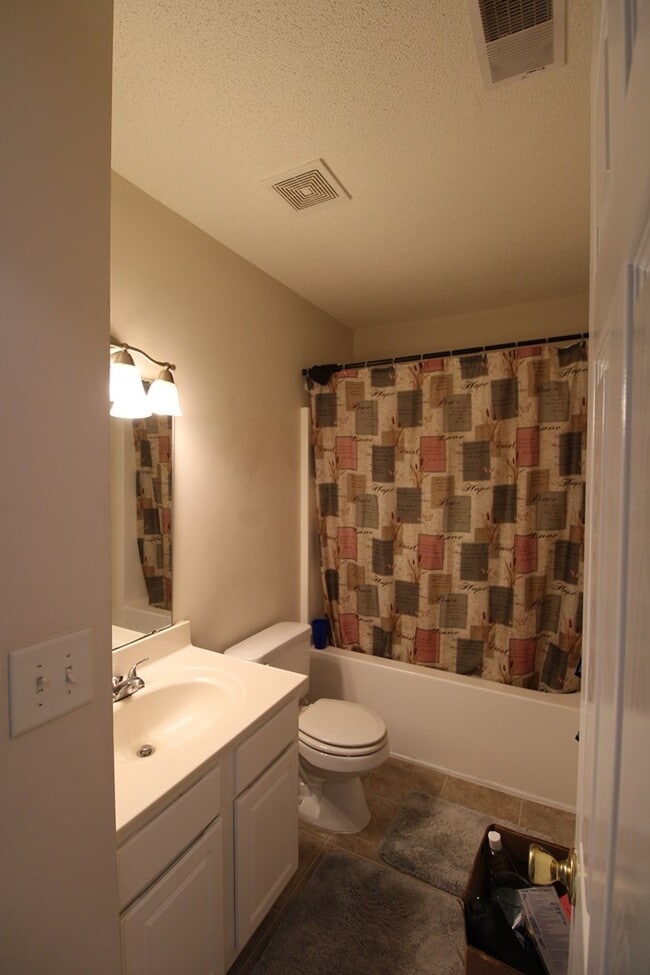 Building Photo - 1724 Polaris Dr