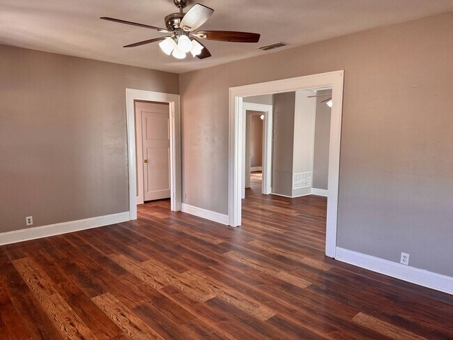 Building Photo - 1710 Monroe St