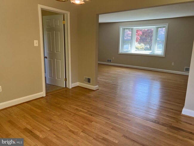 Building Photo - 4616 Willow Run Dr