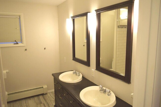 Building Photo - 720 Dogwood St