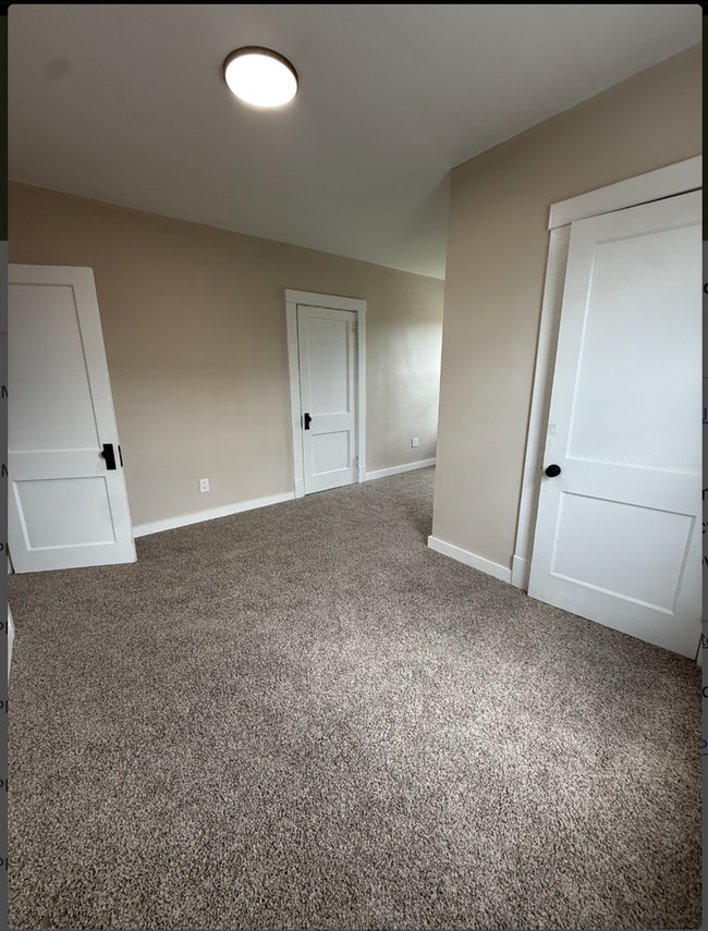 Building Photo - Giant, Newly Renovated Home in New Kensington!