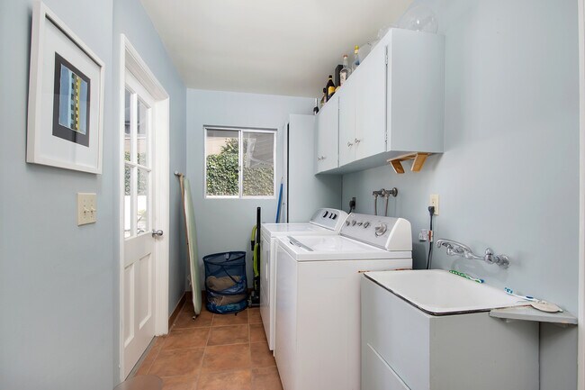 Building Photo - STUNNING & RARE 3BD/2.5BA LA JOLLA HOME WITH A POOL! $7,995/mo