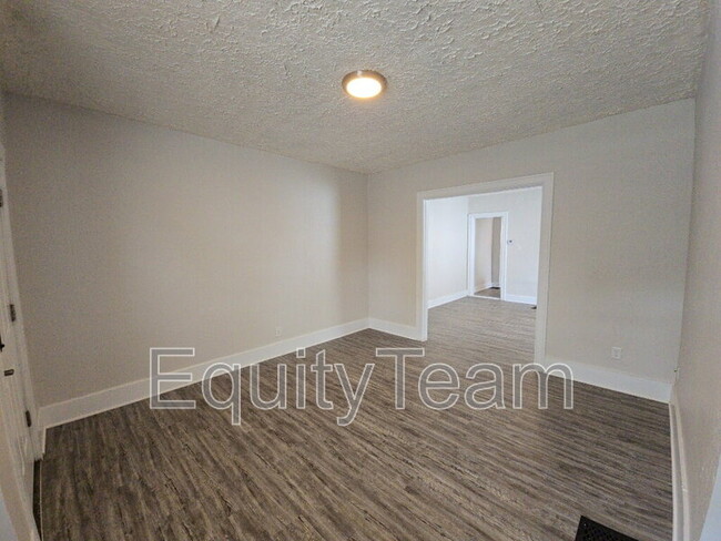 Building Photo - 421 S Jersey St