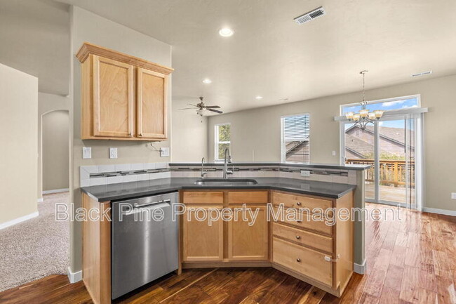 Building Photo - 1510 W Cactus St
