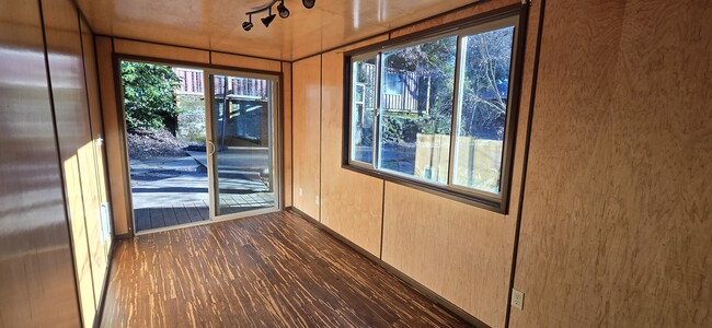 Building Photo - Troy