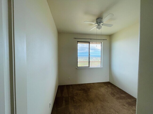 Building Photo - Kahiwelo at Makakilo 3 bedroom home for rent