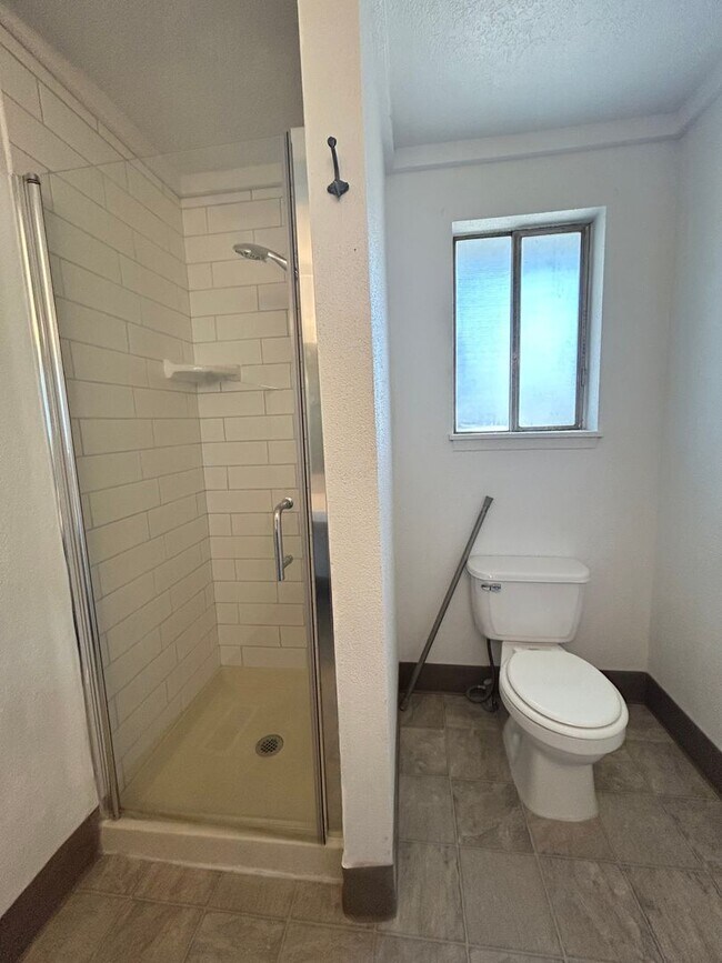 Building Photo - Corner Lot Home w/ Giant Yards, Covered Patio & Minutes to Boise Spectrum Center!