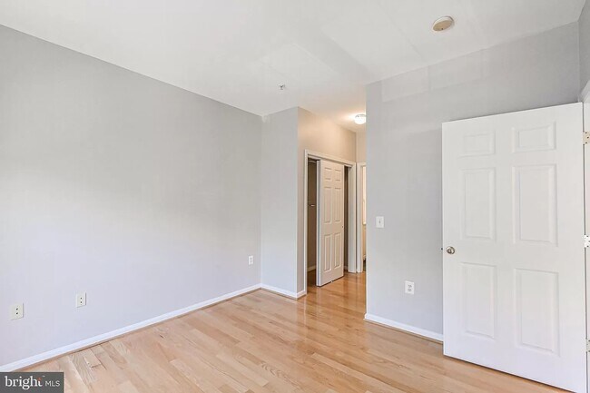 Building Photo - 2911 Deer Hollow Way