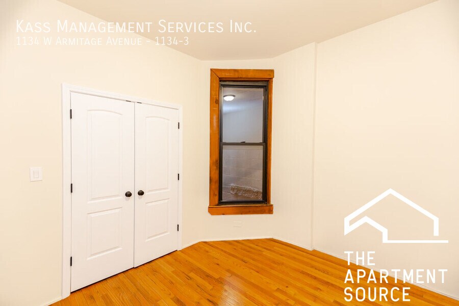 Building Photo - 1132 W Armitage Ave