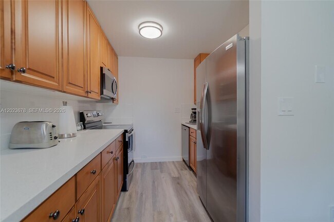 Building Photo - 1099 NE 35th St
