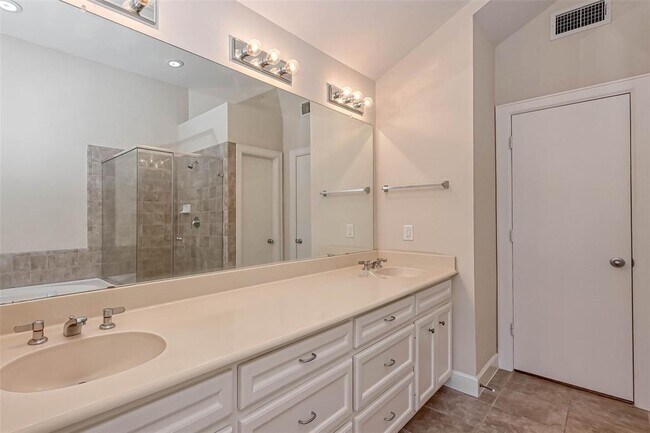 Building Photo - 2710 Hullsmith Dr