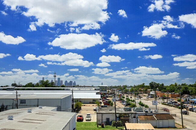Building Photo - 1303 E 27th St