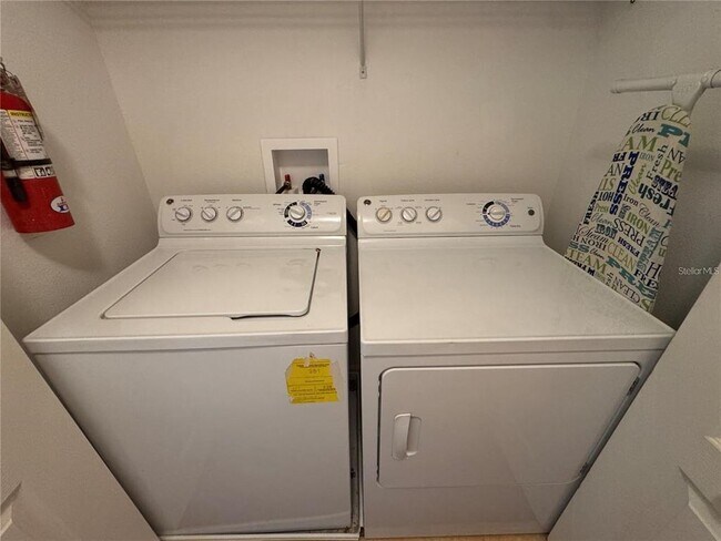 Building Photo - 3075 Beach Palm Ave