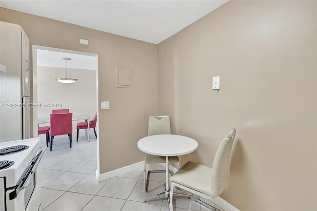 Building Photo - 3113 S Ocean Dr