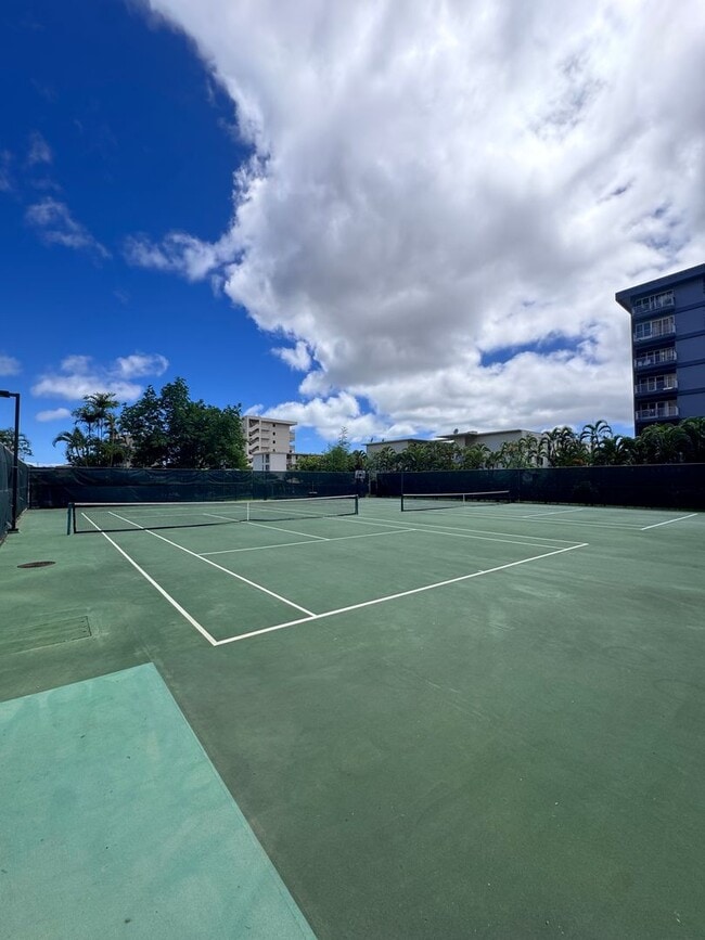 Building Photo - 2 Bed, 2 Bath with reserved, covered parking. Washer/Dryer in unit -Country Club Plaza in Salt Lake