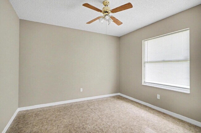 Building Photo - Charming Rental on Quiet Cul-de-Sac!