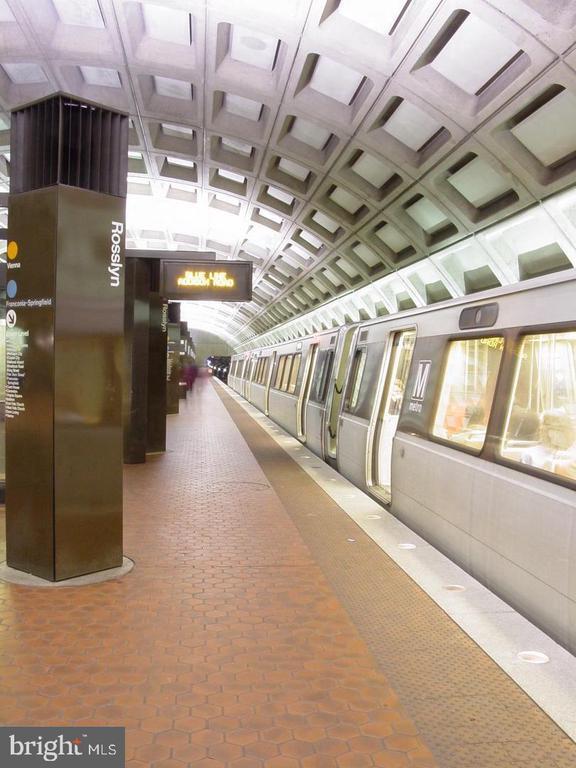 Building Photo - 1111 Arlington Blvd