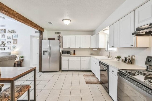 Building Photo - 606 Pine Bough Ln